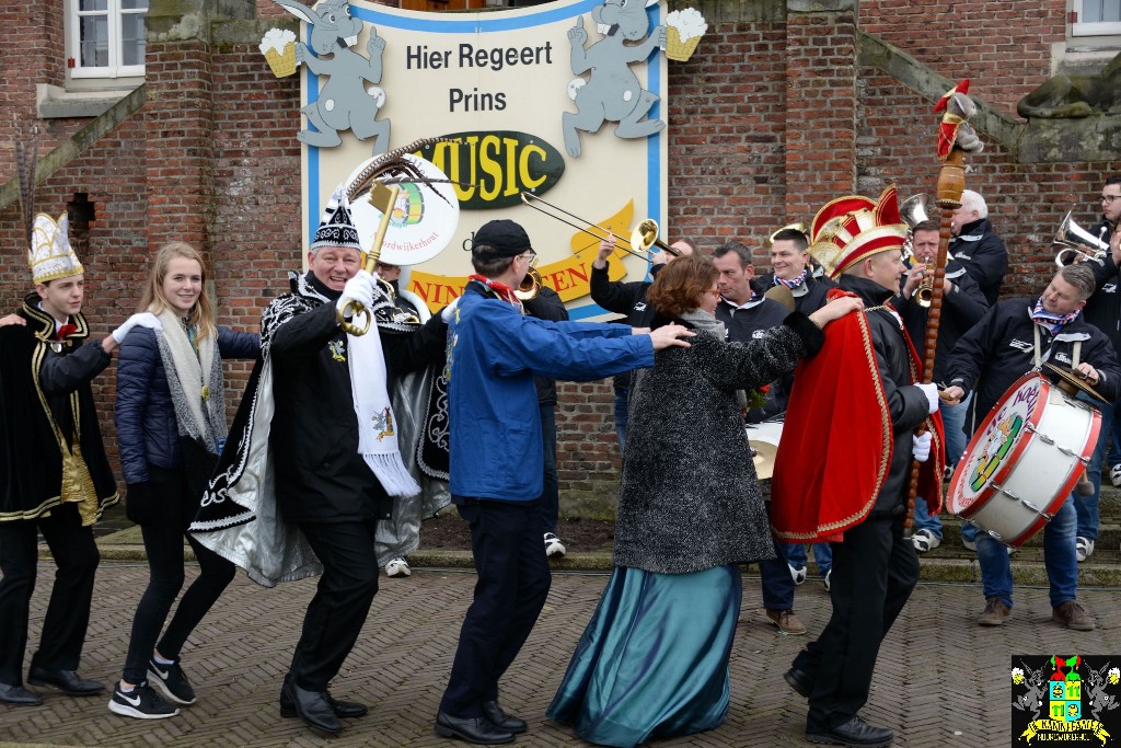 ../Images/Sleuteloverdracht gemeentehuis 2017 077.jpg